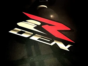 獨家！Suzuki「DEN-RACE Solo」R 型錄曝光｜腎上腺素25m 極速直線賽