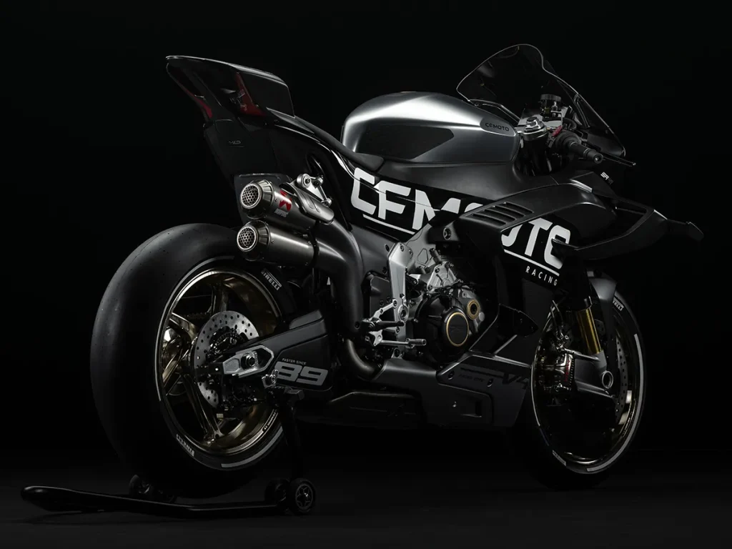 它將配備光頭胎，雖然目前還無法確認其安全性能，但已宣布其符合歐盟5+排放標準，因此將作為街車車型首次亮相