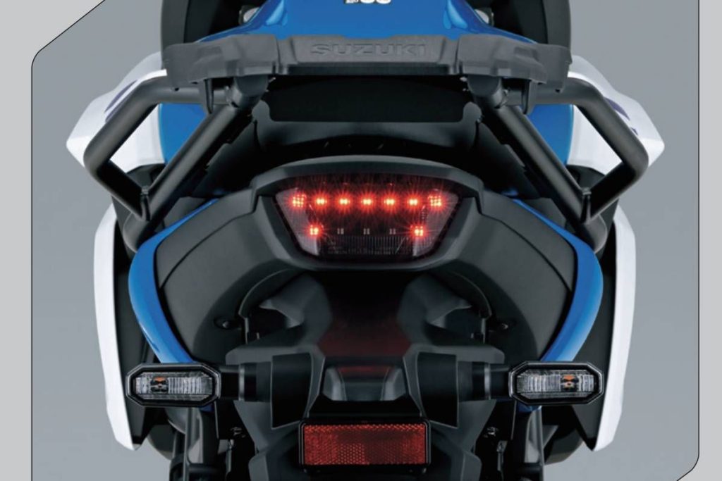 尾燈設計極簡,後貨架為標準配備