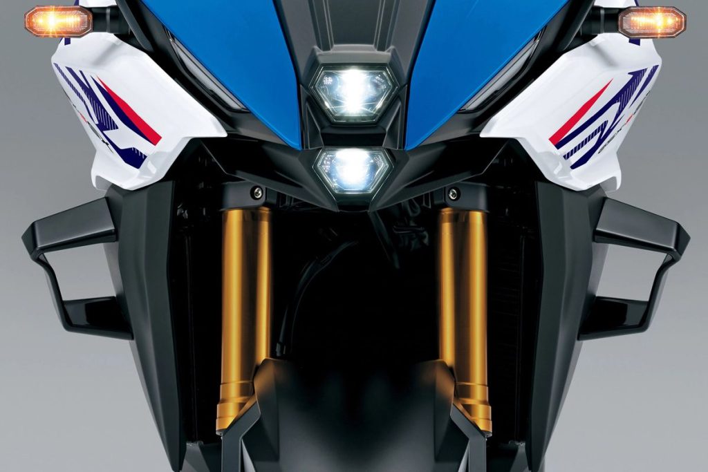 定风翼安装在散热器护罩上。