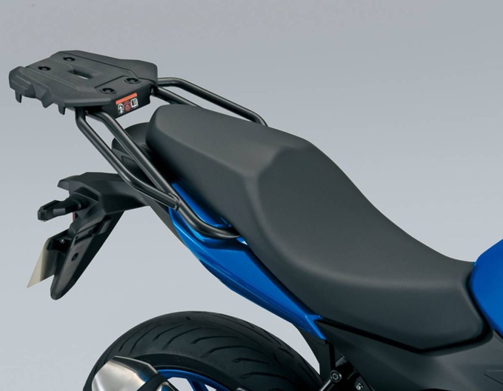 座椅高度設定為795毫米,據說很容易雙腳著地