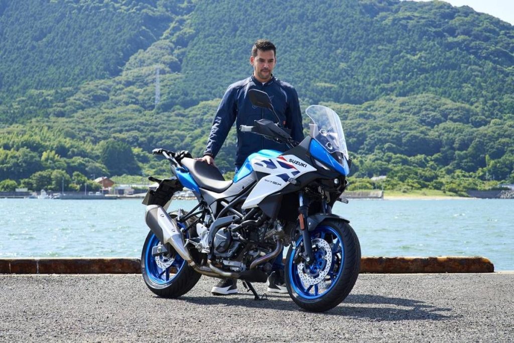 外觀經過徹底重新設計,採用了現代半罩式設計,讓人聯想到 GSX-S1000GX