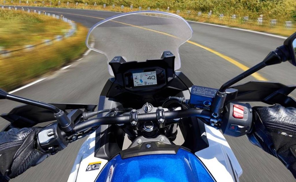 尾燈設計極簡,後貨架為標準配備