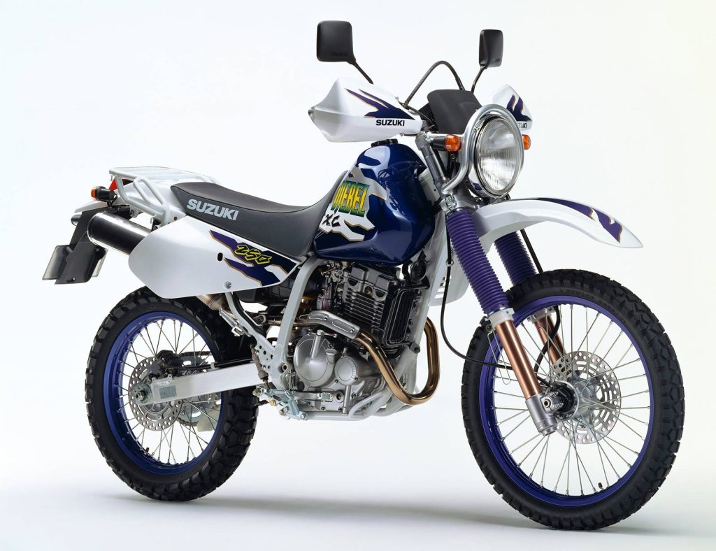 1996 年，DJEBEL 250进化成了DJEBEL 250XC ，引擎改为 DOHC，头灯加大，油箱更增加 4 公升达到 17 公升。理论上，它的续航里程可超过 500 公里，真正进化成了长途旅行车（Touring Machine）。除了DJEBEL 250 外，DJEBEL还有 DJEBEL 125/200cc 版本。