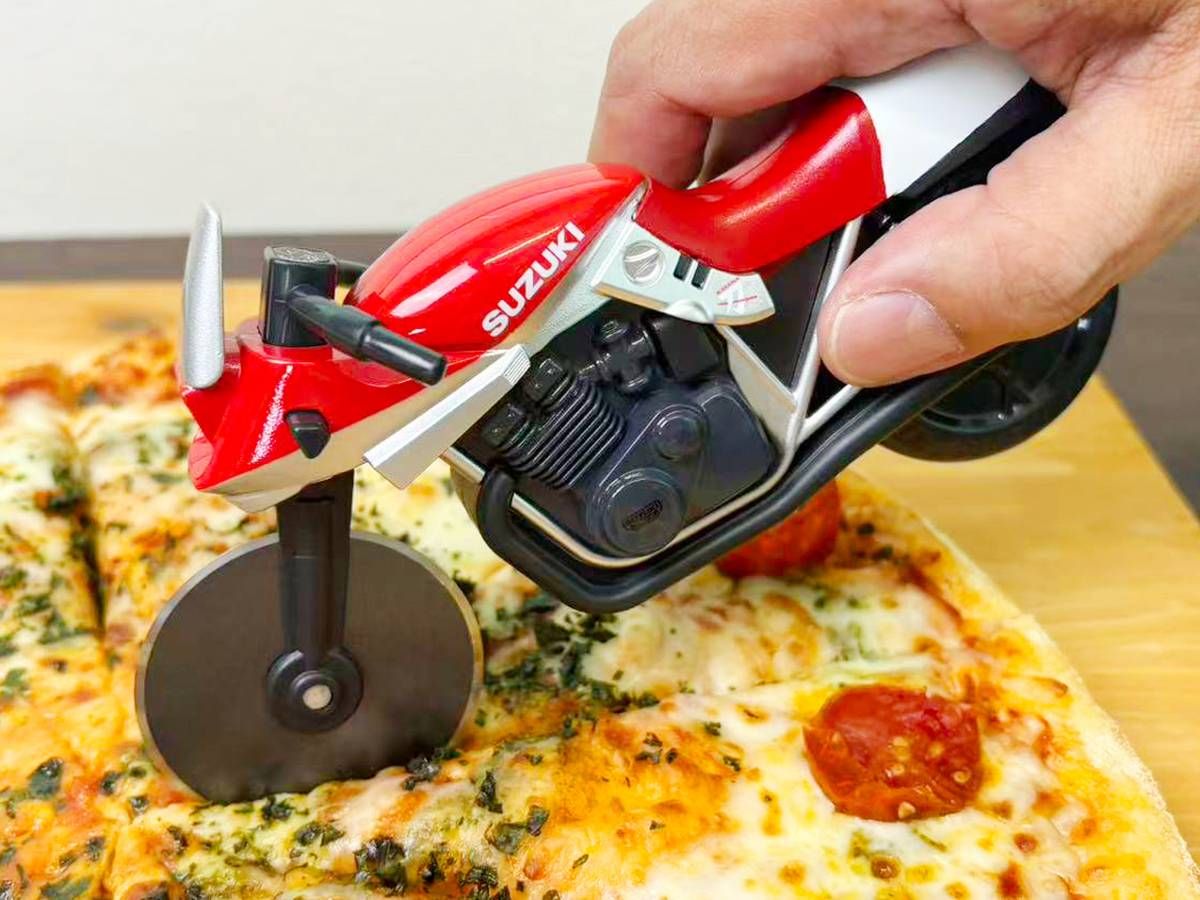 紅銀新色登場！Suzuki GSX1100S 披薩刀再進化：還硬要裝上儀表？