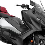 Yamaha TMAX560 25週年紀念版登場！紅色座墊、售價150萬7000日圓，2026年2月上市