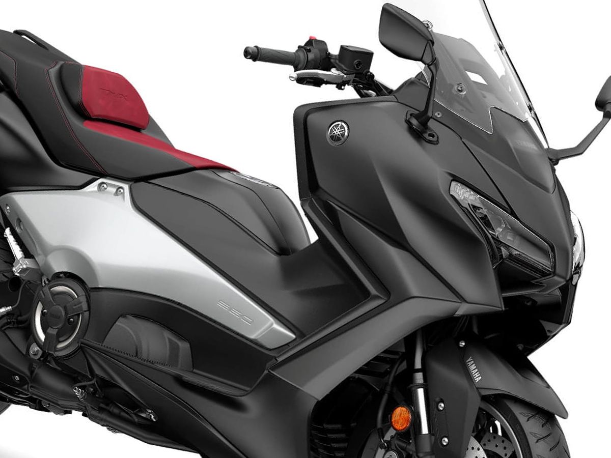 Yamaha TMAX560 25週年紀念版登場！紅色座墊、售價150萬7000日圓，2026年2月上市