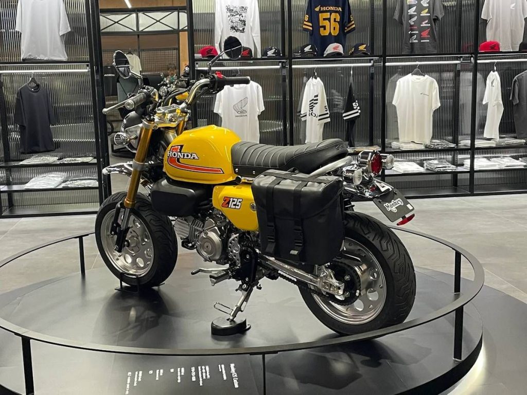 側掛包與引擎護蓋一應俱全,這個風格似乎自己也能嘗試重現!?