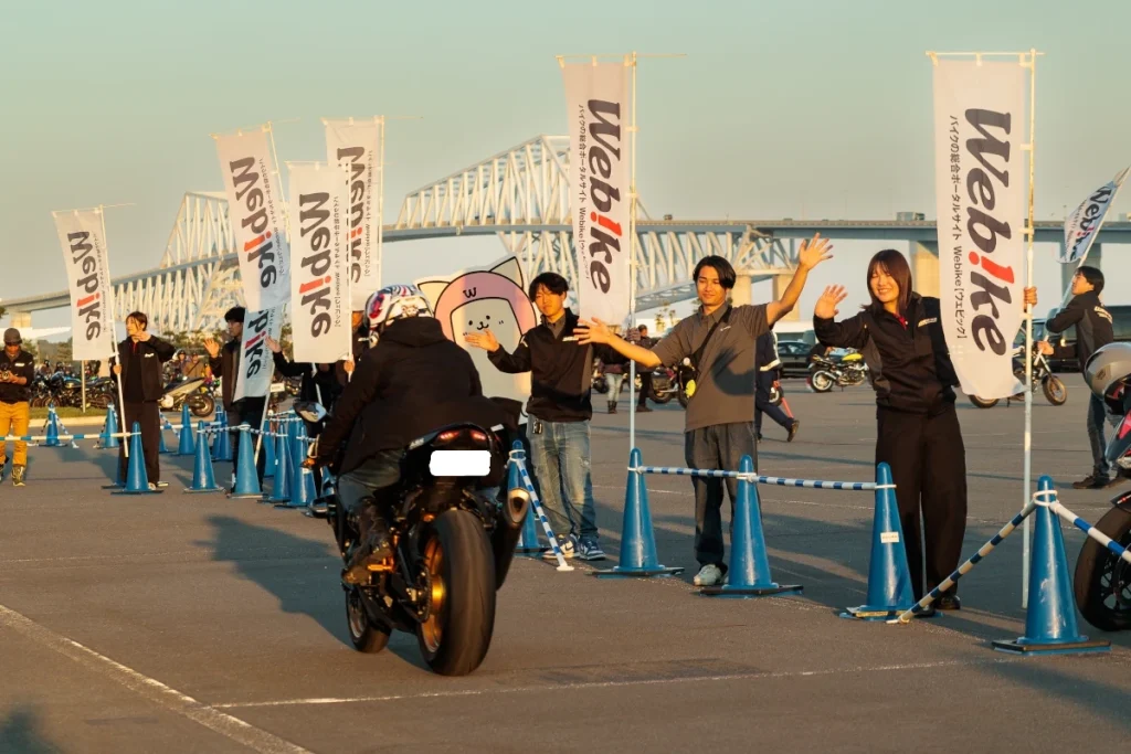 活動最後照例進行「歡送儀式」,由 Webike TV 官方 YouTuber ゆうり 一同向所有騎士道別。