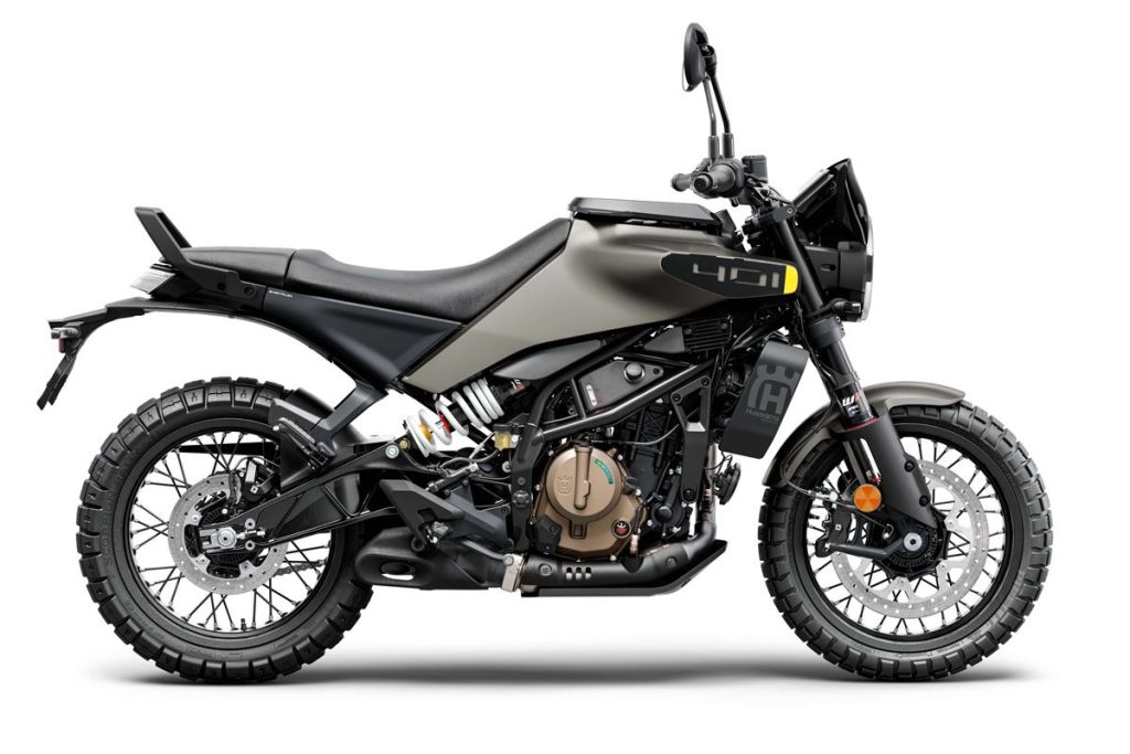 Husqvarna Svartpilen 401(84萬7000日圓):作為姊妹品牌 KTM 390 Duke 的延伸車款,以極具創意的造型設計為最大特徵。車身搭載倍耐力 Scorpion Rally STR 塊狀越野胎 ,並使用輸出 44ps的 398.6cc 水冷單缸引擎。