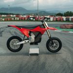 Stark Varg SM电动版承诺拥有量产Supermoto车中最佳的功率重量比