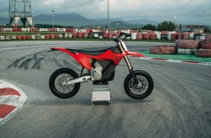 Stark Varg SM电动版承诺拥有量产Supermoto车中最佳的功率重量比