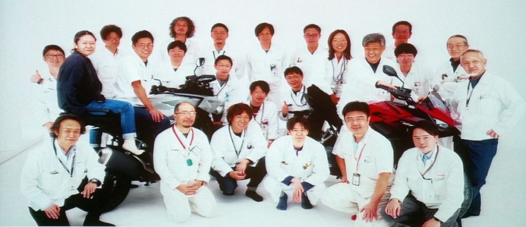 Honda CB1000GT 的開發團隊成員。據稱，其中大多數人從 Hornet（黃蜂）專案開始就參與其中。