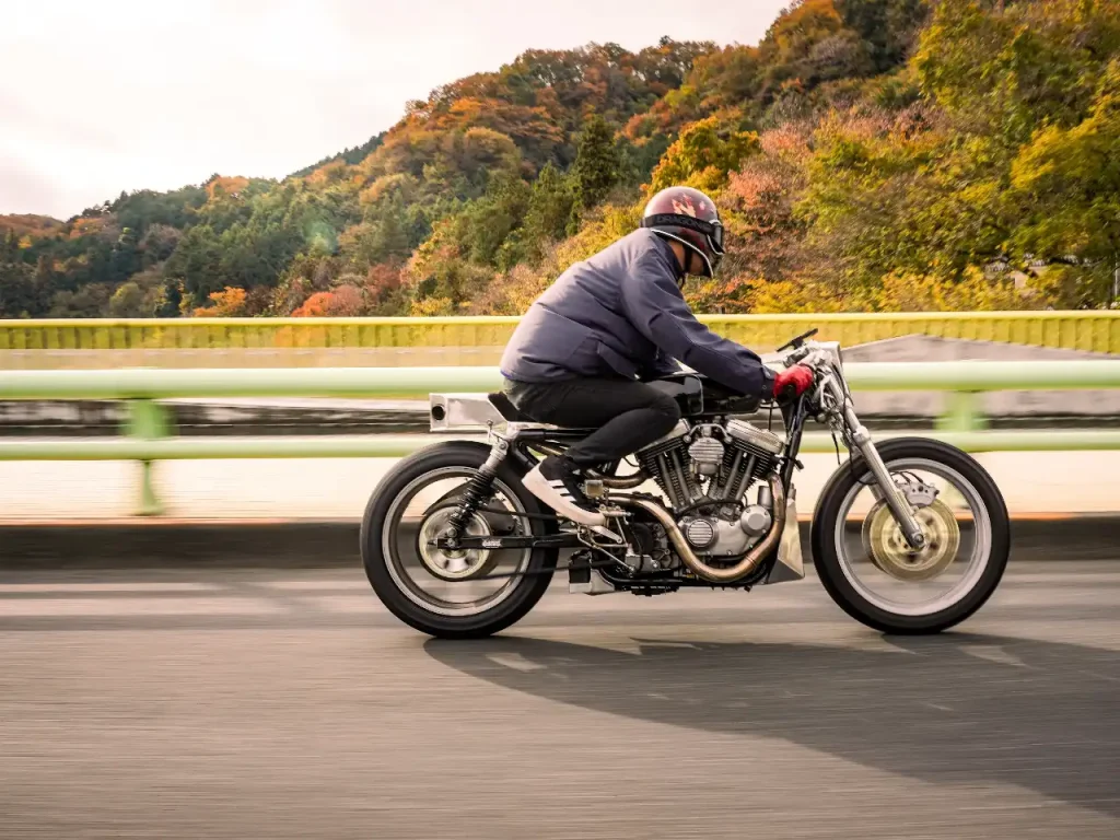 比起細心呵護,更適合被盡情騎乘——矢野先生的朋友正是理解這種個性才打造出這台改裝展示車! Photo by @daigo_1200s