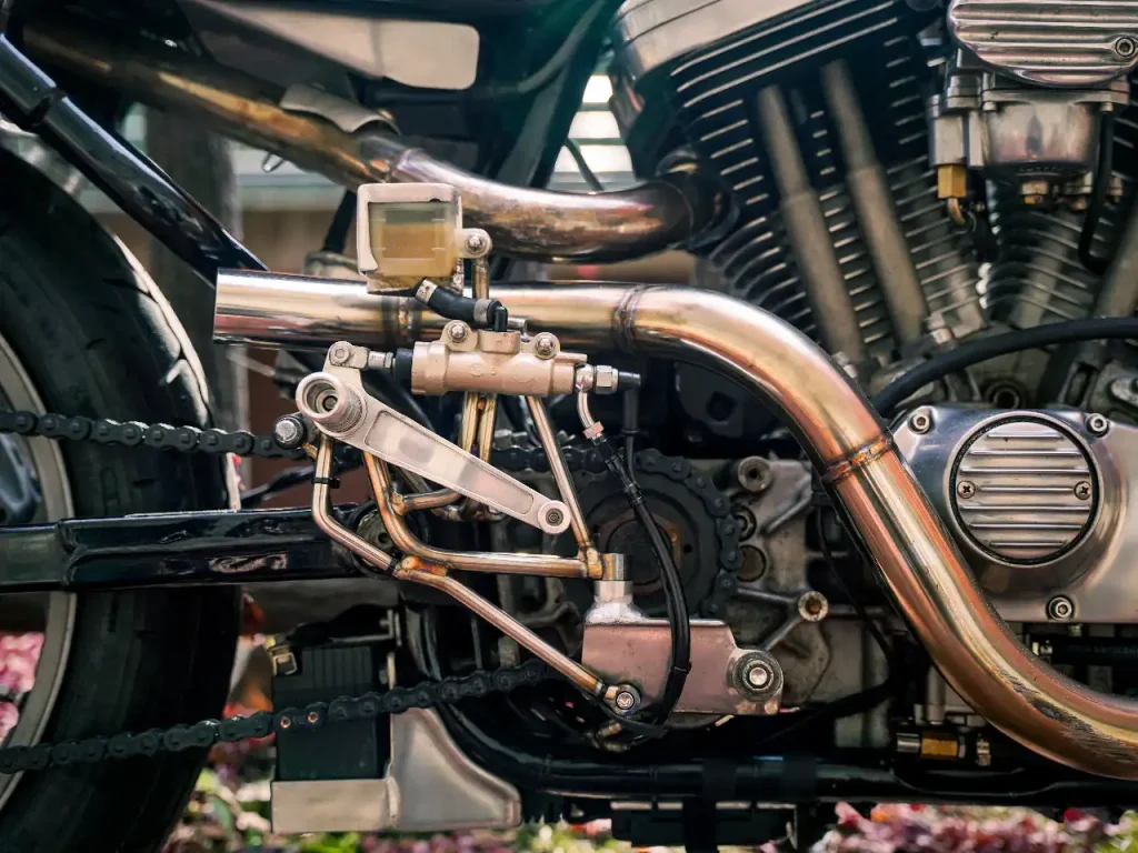 為了讓坐墊下方看起來更俐落,油箱的位置進行了重新調整。 Photo by @daigo_1200s