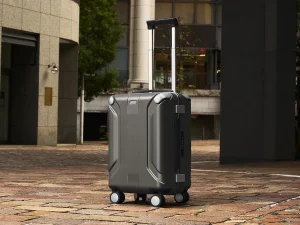 【新產品】SHOEI 推出超高強度行李箱「X-CORE」｜500km/h 鉛彈測試也無法貫穿