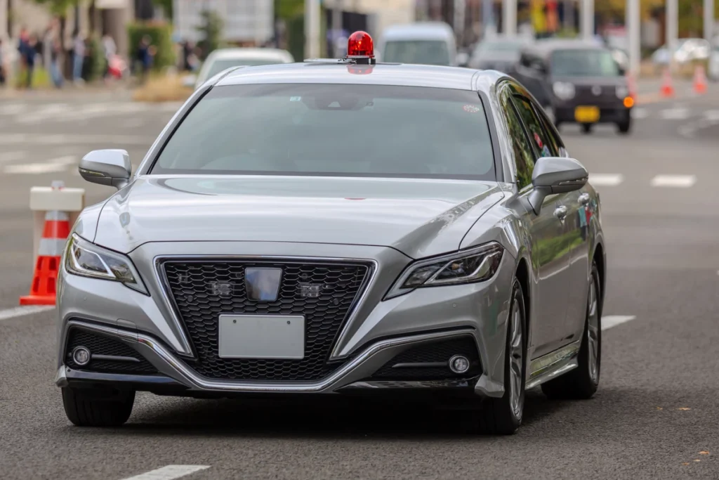 Toyota Crown 長年以來都是偽裝警車/無標識警車的代表車款。