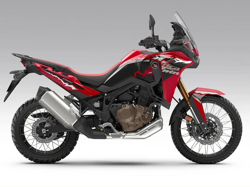 展现侵略性与运动感形象的“大奖赛红”。