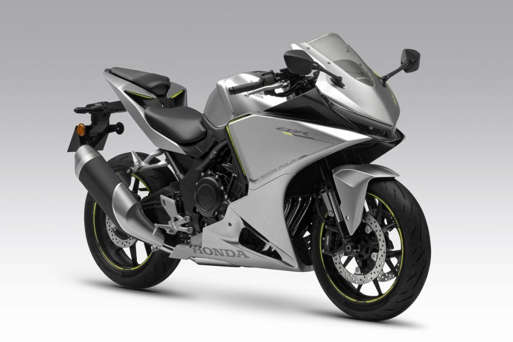 CBR500R FOUR與CB500 Super Four 共享引擎/車體。車型名稱未冠上「RR」之名，可以想像它並非追求極致的超級跑車，而是具有全整流罩全能型車款。