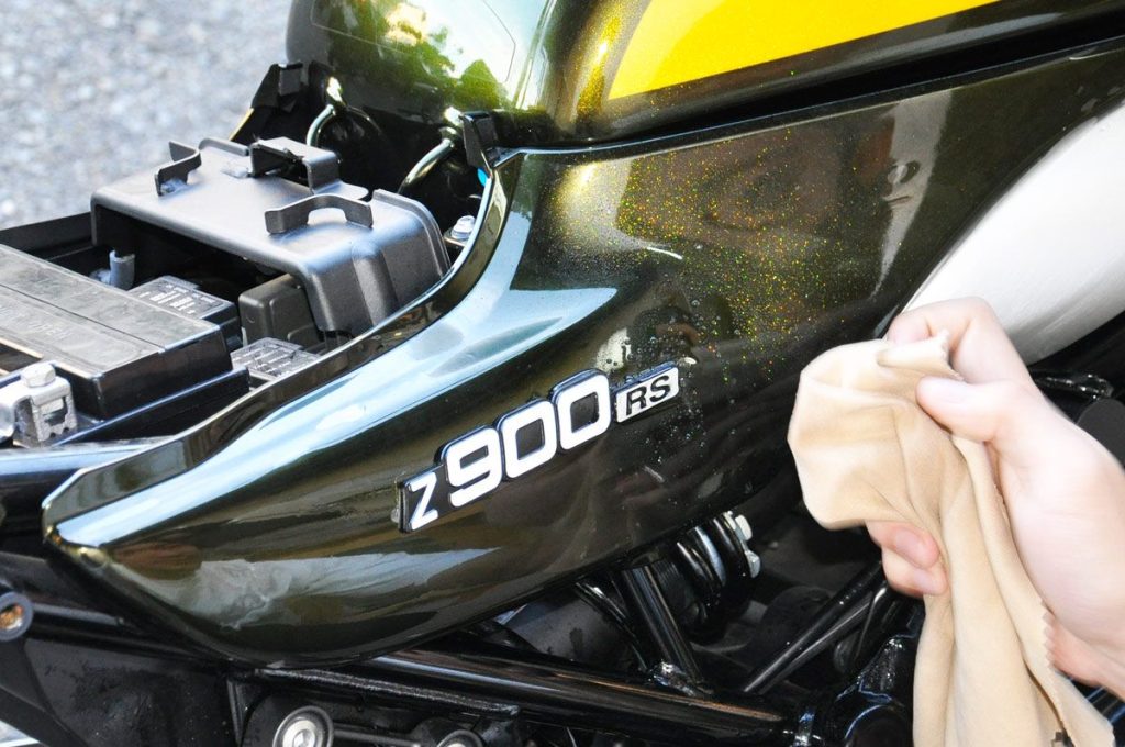 勉強完工,雖然「Z」字左側留下了無法消除的皺褶。好在遠看並不顯眼。