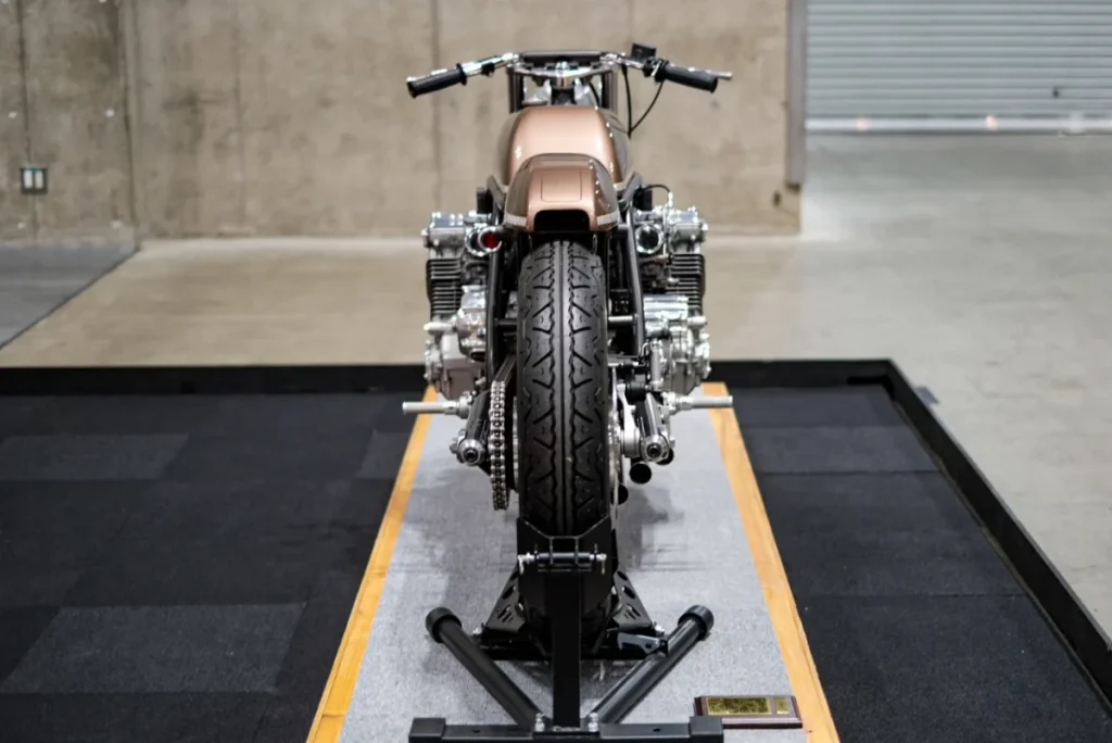 即使從後方觀看，整體比例依然保持平衡感。