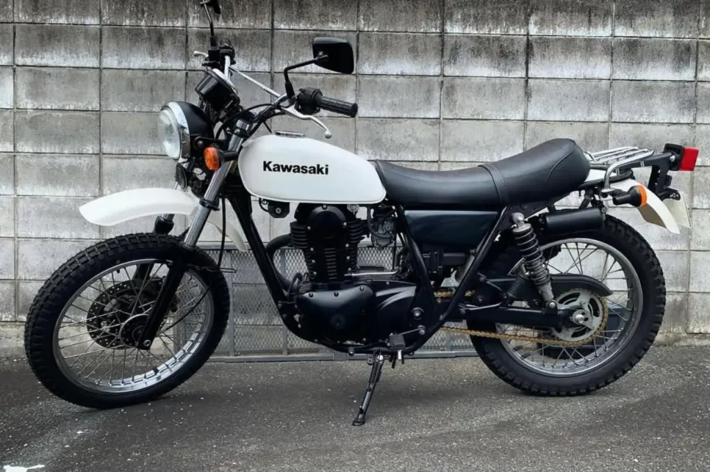 原廠樣式的 KAWASAKI 250TR（照片提供：mid0.moto_）