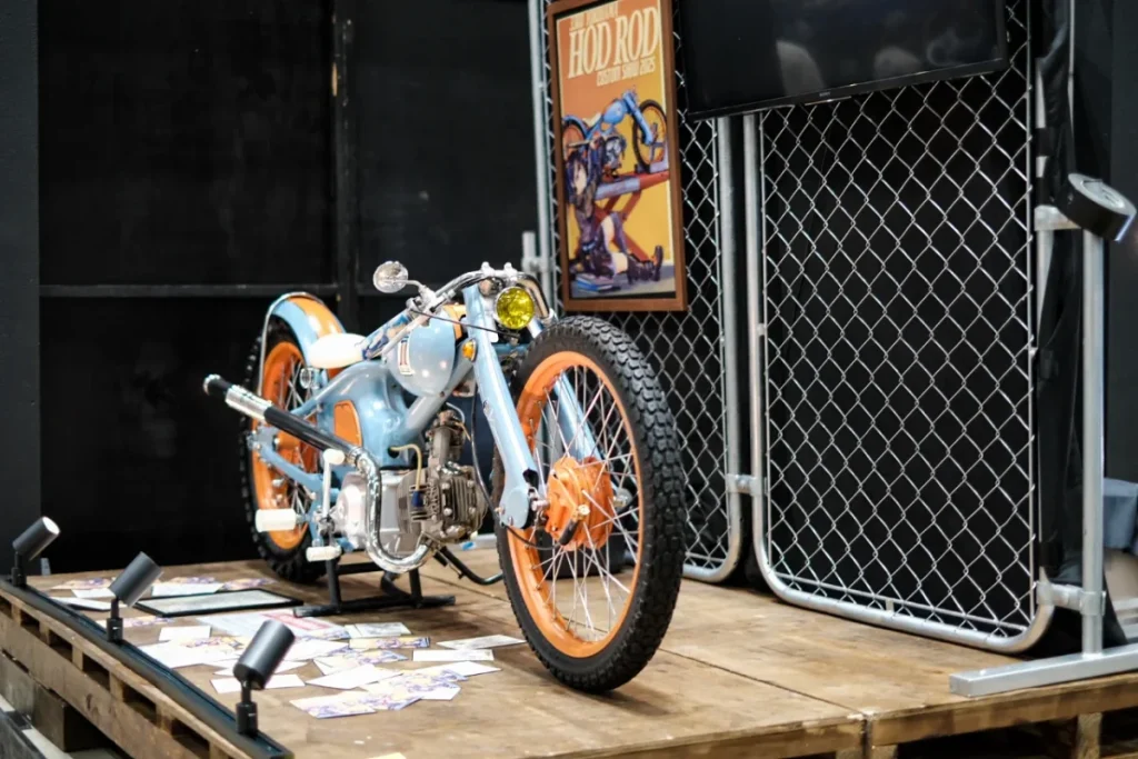 在以哈雷為中心的 YOKOHAMA HOT ROD CUSTOM SHOW 展示中,展現獨特氣息的 Goose Cub