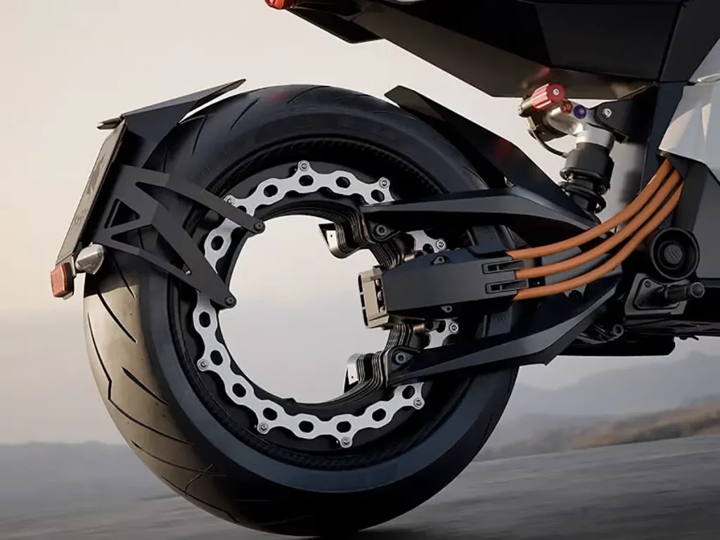 马达位于轮框内，因此无须链条等传动零件，仅以电缆连接。