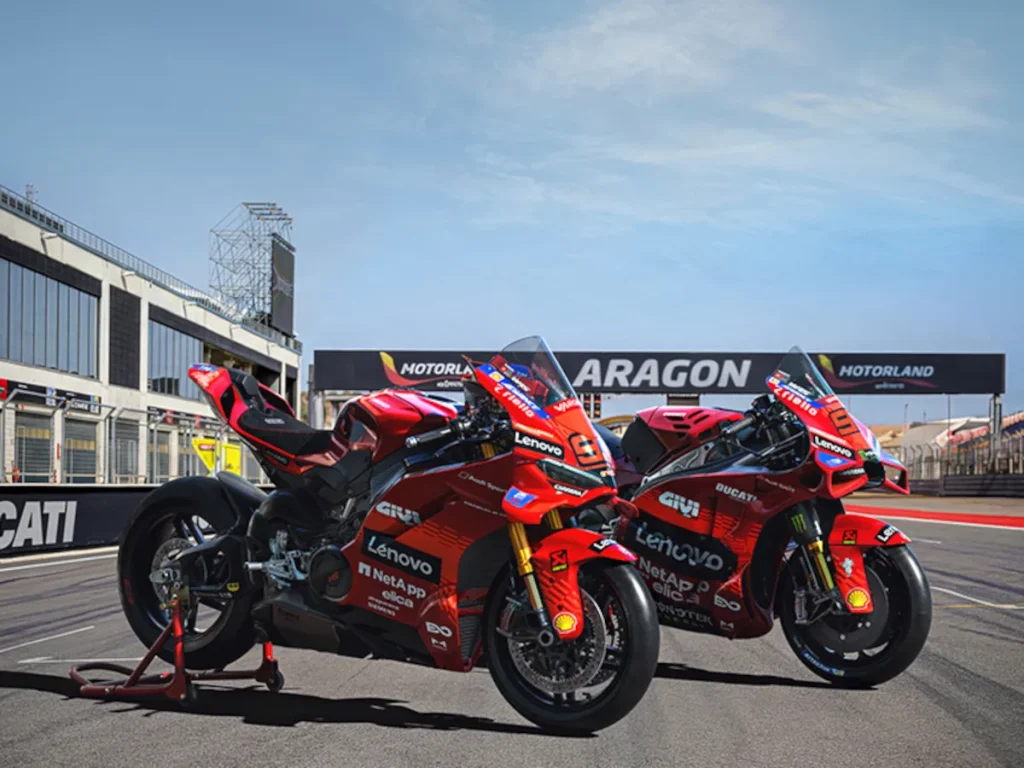 Panigale V4 Márquez 2025 World Champion Replica（前）