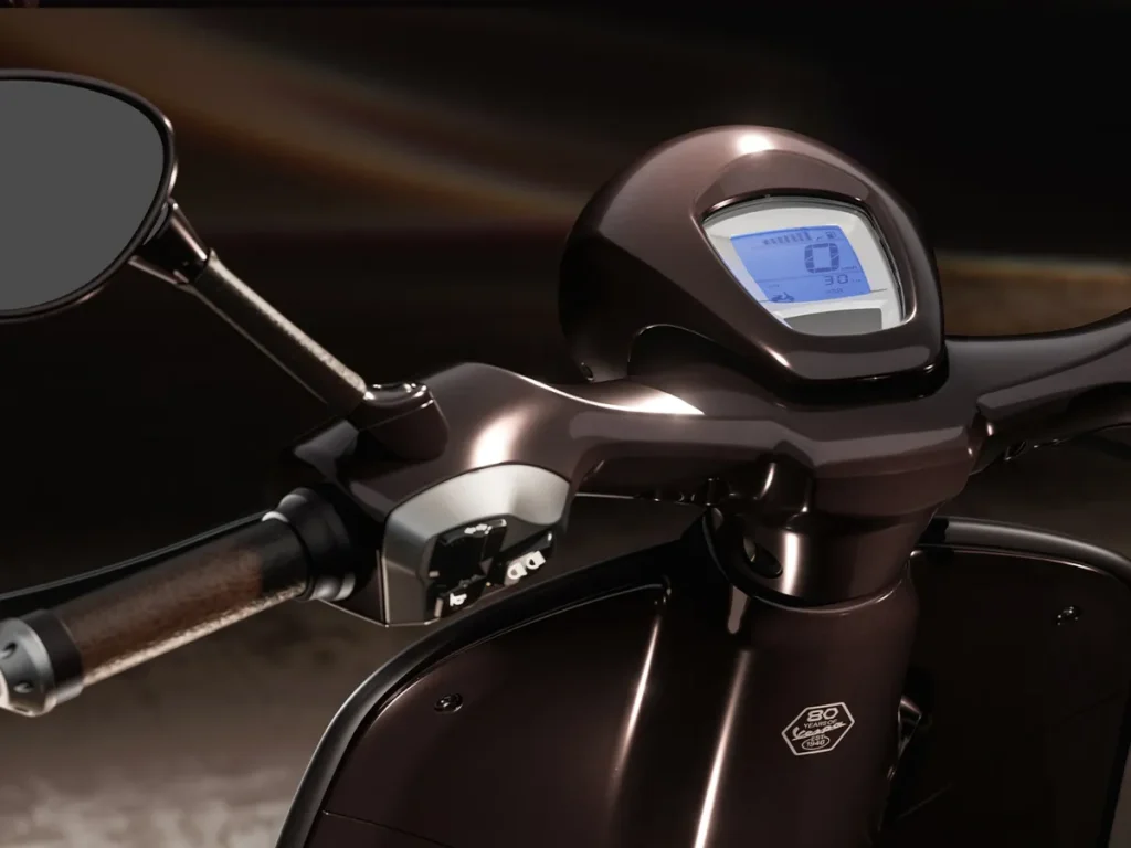 儀表板配備 LCD 多功能顯示螢幕。