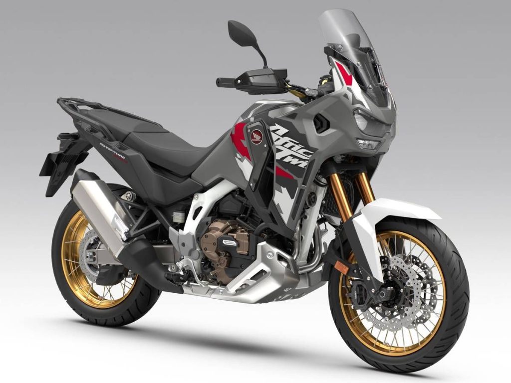 比标准版更亮眼,并以白/红作为视觉点缀的“消光铱金属灰(Matte Iridium Grey Metallic)”。