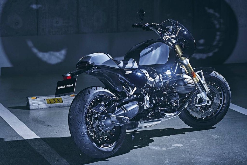 透过Bikini Cowl子弹型头整流罩、单座盖等特别外装，实现了既复古又具运动感的风格。