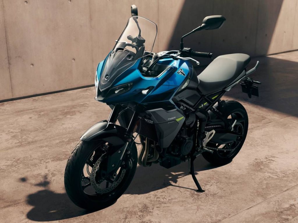 与 Trident 660 共享动力单元的中量级巡航车“Tiger Sport 660”。新款针对引擎动力与油箱容量进行了全面更新。