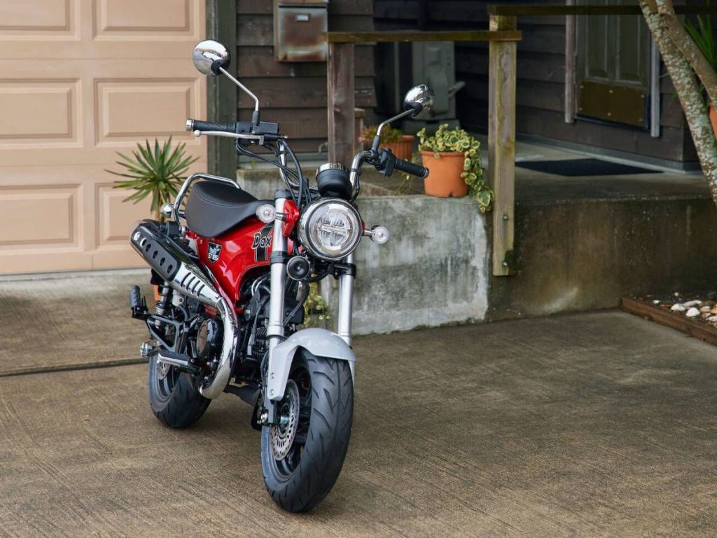 2023 年問世的 Dax 125。保有鋼板沖壓車架、前後 12 吋輪框等往昔 Dax 的風格，並以更舒適的規格贏得高人氣。