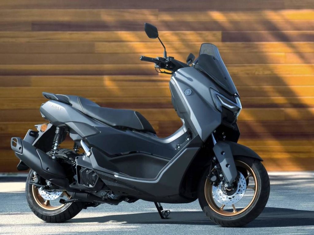 包含消光深灰色在內共採用 3 款新色。半光澤的沉穩質感襯托出車身陰影,強化了都會且高雅的印象。