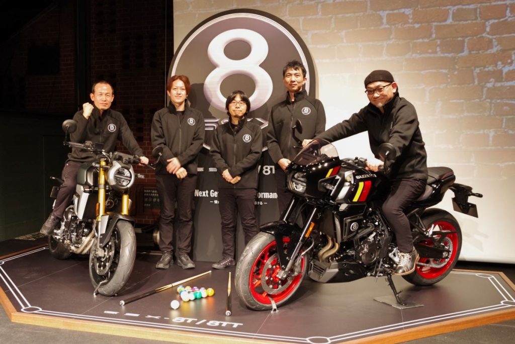 出席的开发团队人员（由左至右）：加藤幸生（总工程师）、佐藤洋辅（测试车手）、小林银河（车体设计）、柴山拓也（电装设计）、古桥伸介（外型设计）。