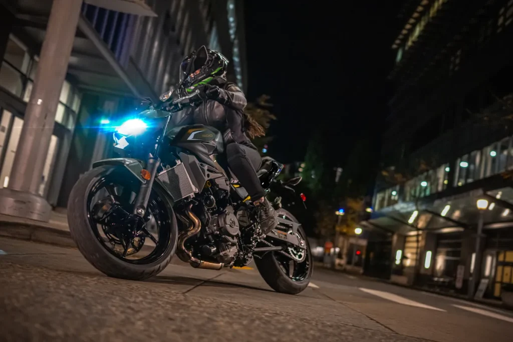 Kawasaki-Z500-LED头灯-侵略性外型设计
