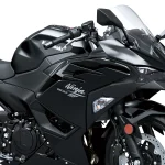 【新车】2026 Kawasaki Ninja 500 日本发表！451cc 强劲核心、171kg 轻量优势：这台“全能忍者”为何是黄牌跑车首选？
