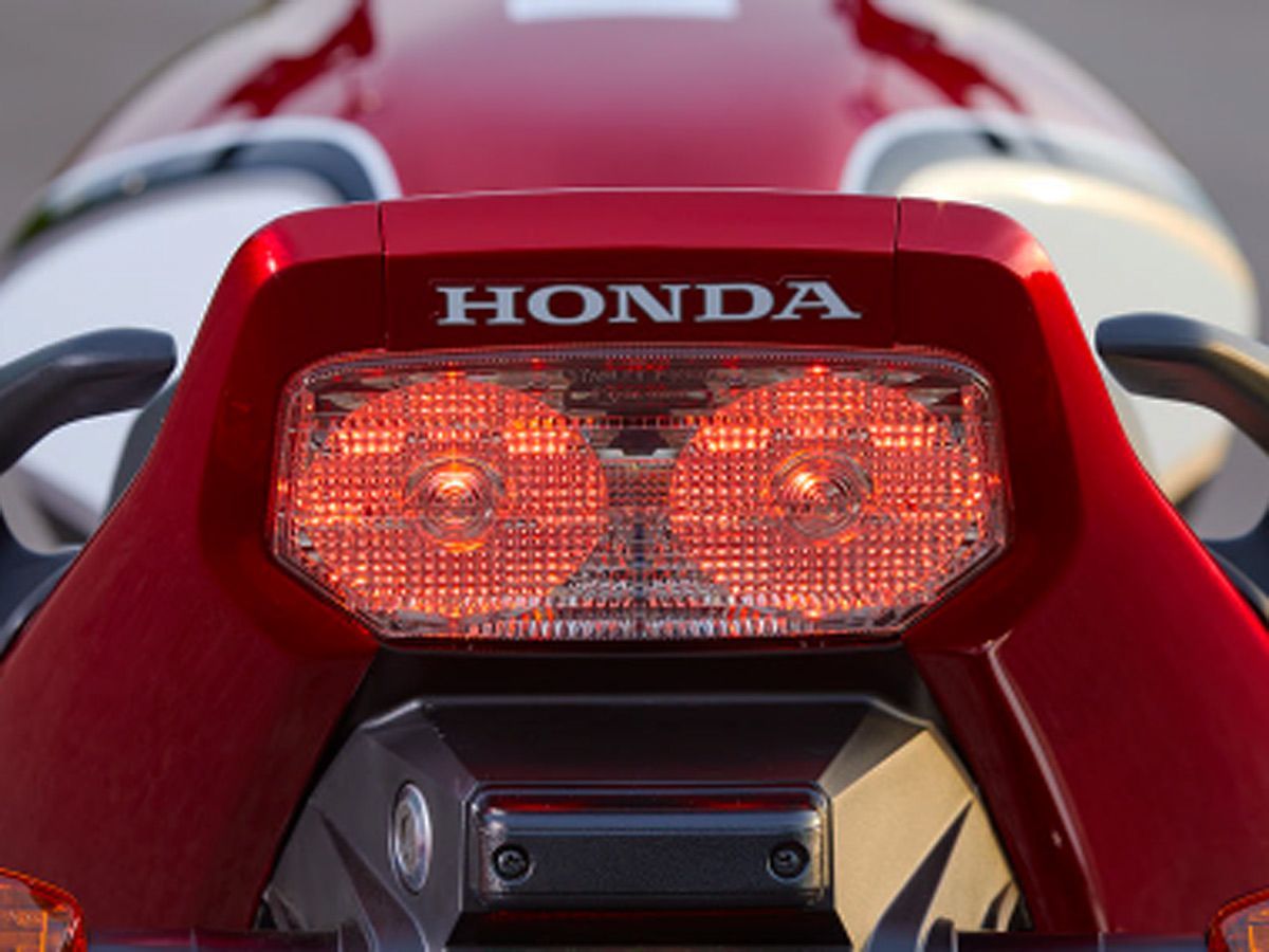 CB500SF 雙圓尾燈與歷代 Super Four 尾燈演進