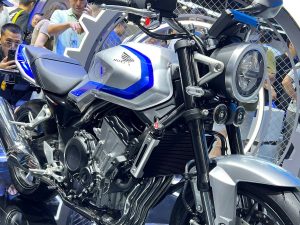 【獨家再錄】Honda 全新四缸 CB500SF (CB400SF) 正式發表！重慶車展直擊 (系列一)