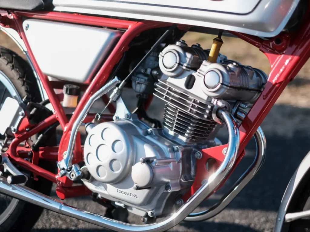 Honda Dream 50 世界最小四行程 DOHC 4 气门引擎