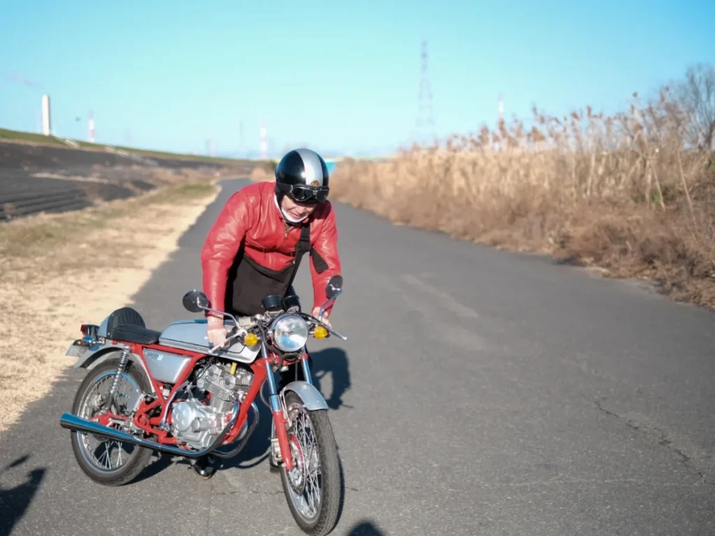 资深骑士 Can 先生与爱车 Dream 50 于荒川测试赛道