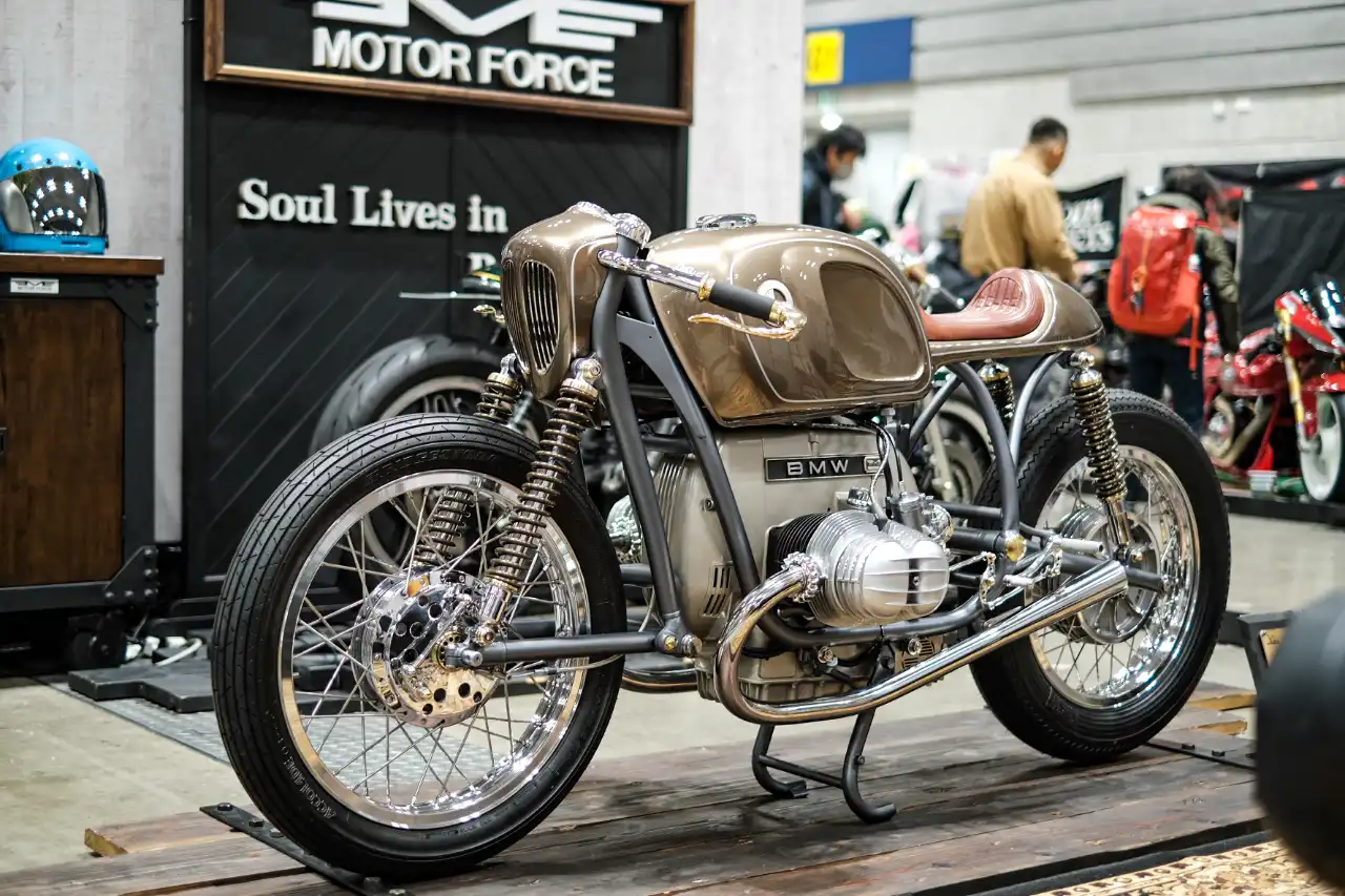 BMW R100/7 改装钜作“剱”：MOTOR FORCE 横滨 HOT ROD CUSTOM SHOW 获奖之作，揉合水平对卧机械美与武士道精神