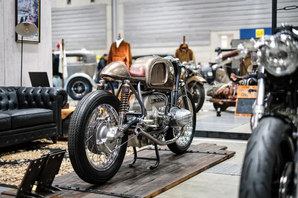 MOTOR FORCE 打造的 BMW R100/7 改裝車「剱」於橫濱 HOT ROD CUSTOM SHOW 會場