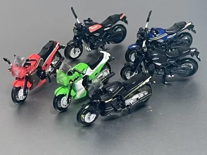 【開箱】Toys Cabin 1/64 Kawasaki Z900RS & GPZ900R Ninja 扭蛋：全套 6 款實測，重機迷必收的模型吊飾鑰匙圈！