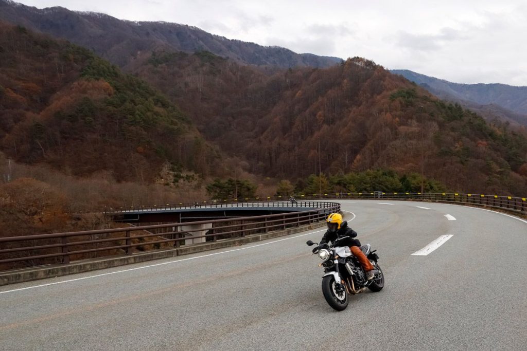 CB1000F山道动态试驾-后轮负载导向转向逻辑展示