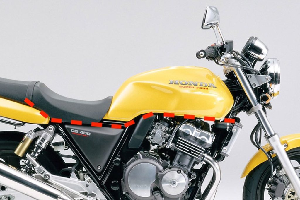 這條線條的處理簡直與 NC31 重疊。此外將側蓋作為獨立元素設計也是兩者的共同點。