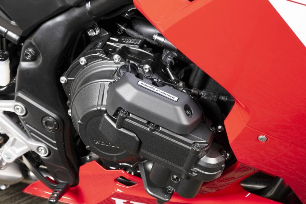 Honda-E-Clutch-電子離合器單元細節-CBR400R-引擎右側