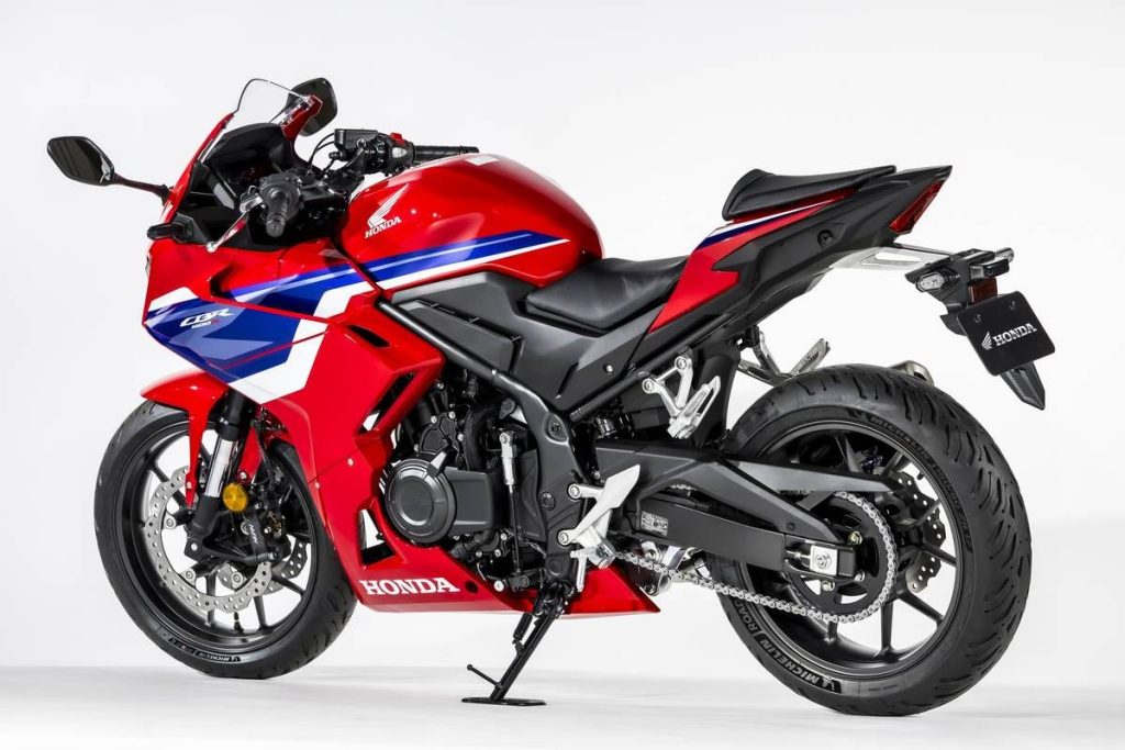 基礎車型為目前 Honda 唯一的中量級全整流罩跑車「CBR400R」。外觀看起來幾乎沒有差異。