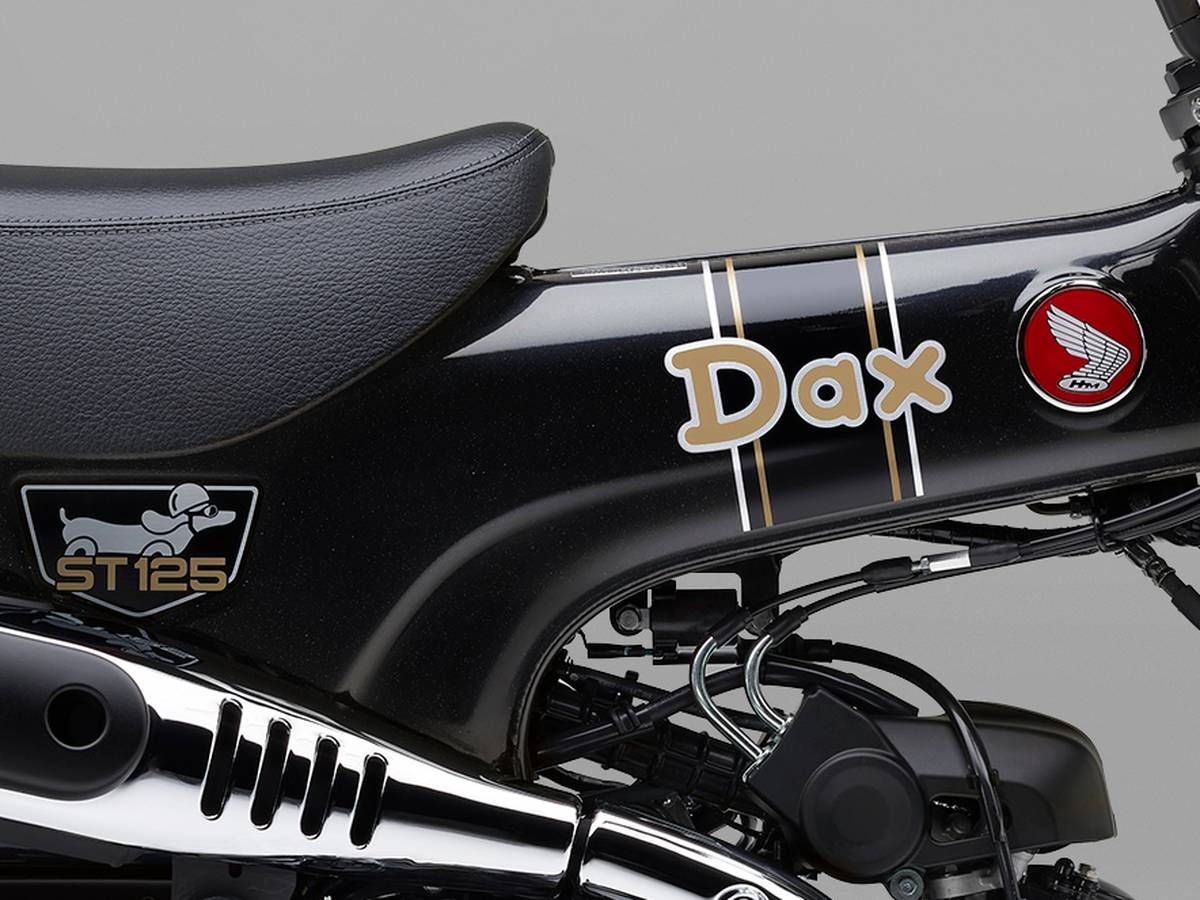 2026-Honda-Dax-125-珍珠地平線白-金色標誌細節-臘腸狗改款